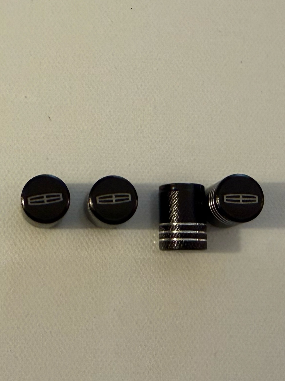 Lincoln Valve Stem Caps in Black Set of 4 NWT